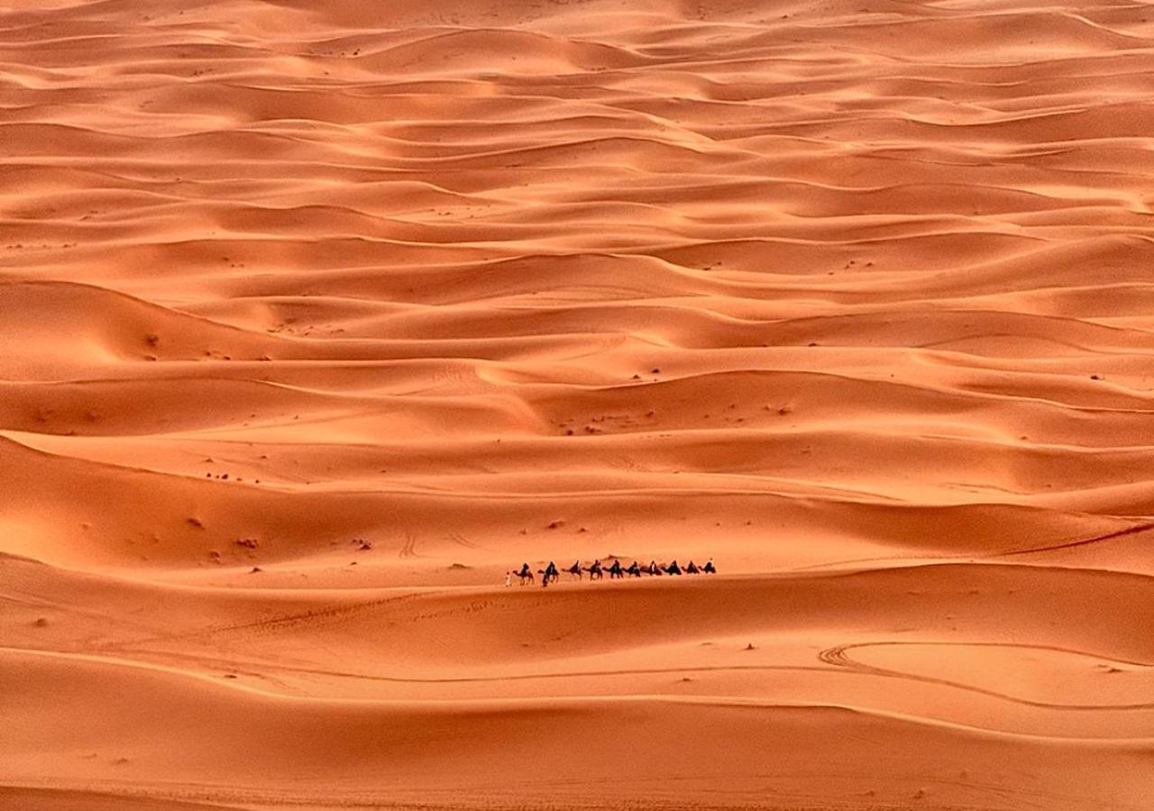 Отель Merzouga Delightful Camp Экстерьер фото